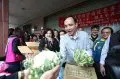 新北市长朱立伦鼓励市民采购蔬菜以行动支持农友