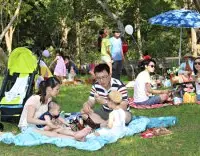 苗栗县头屋漫慢生活节野餐会游客悠闲体验慢时光
