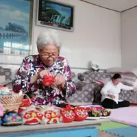 “棉被奶奶”70岁学开网店卖手艺