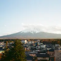 以老房子民宿为据点，改造富士山脚的空屋小镇｜HostelSARUYA