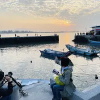 淡水第一渔港环境改善完工街夕阳渔港堤影添特色