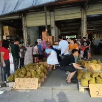 越南泰国榴莲市场泛滥 进口榴莲价格1个月内暴跌3-4成！