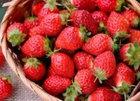 台湾草莓有名吗？草莓的好处有什么营养？